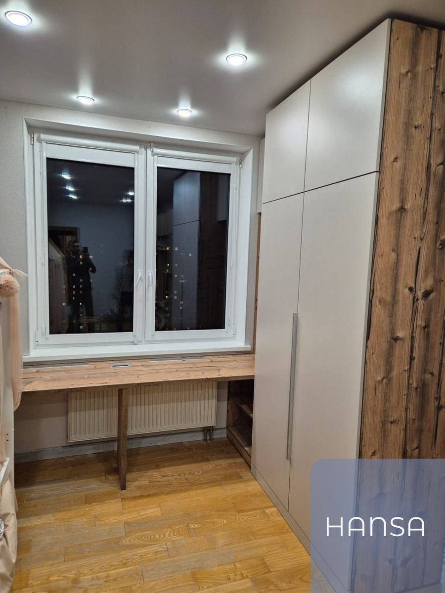 Письменный стол со шкафом для школьника от Hansa Mebel