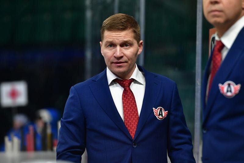    Фото: пресс-служба ХК «Автомобилист» / Алексей Симаков с 2022-го года возглавлял молодежную команду «Авто»