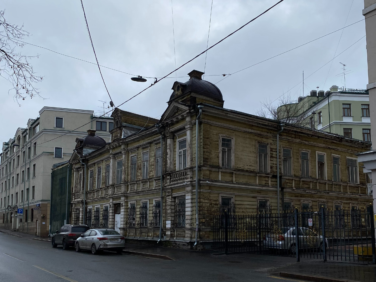 Фото автора канала. Деревянный дом купца А. В. Крупенникова.