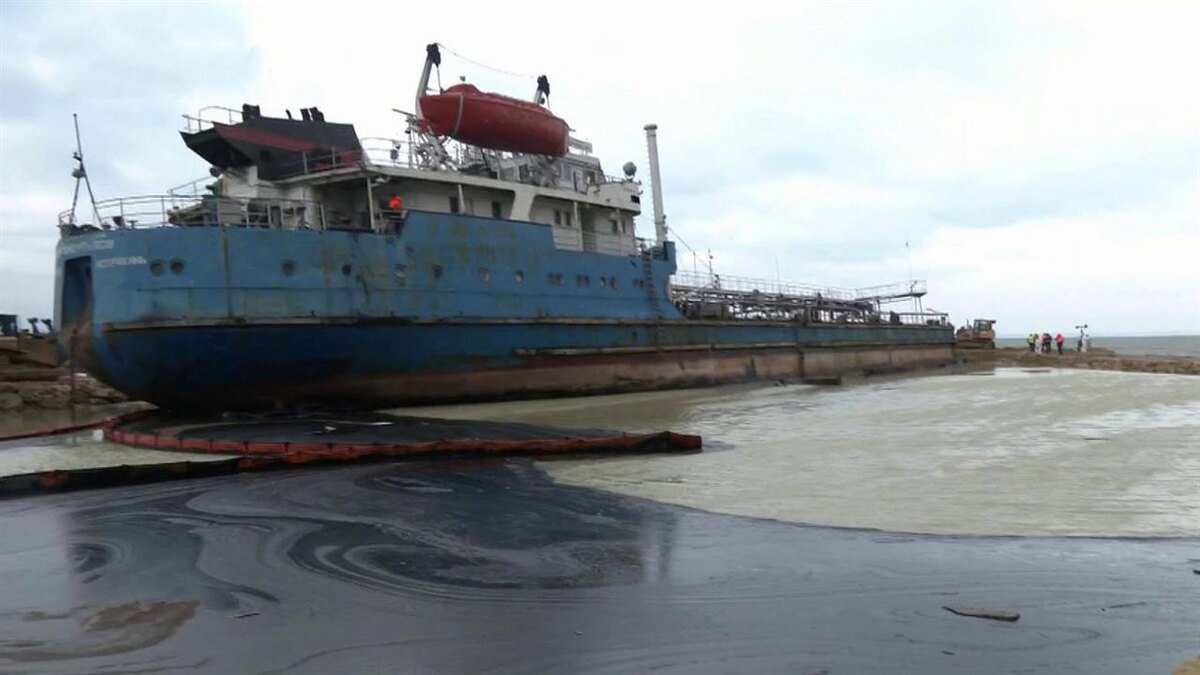 Танкер с мазутом