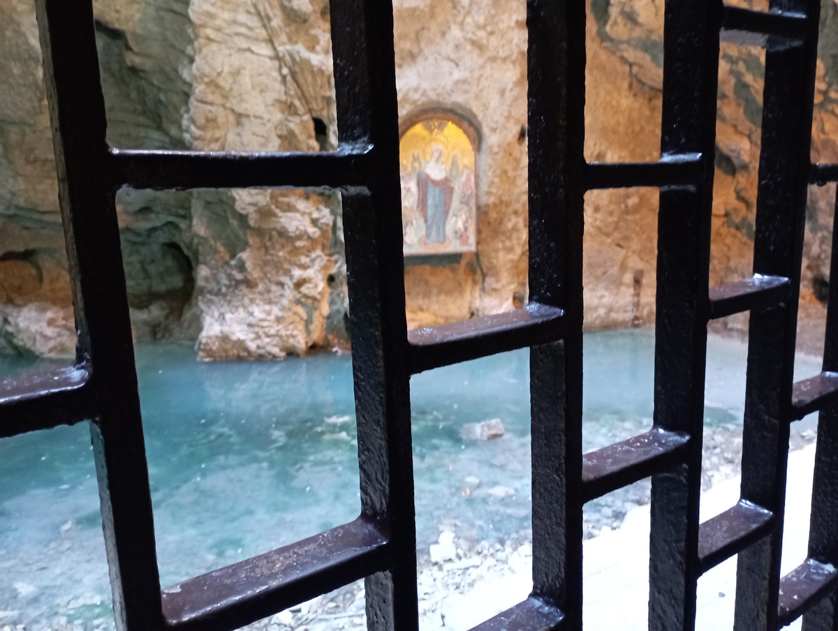 Провал в Пятигорске по-прежнему бесплатный. Несмотря на заверения Остапа Бендера, не проваливается.