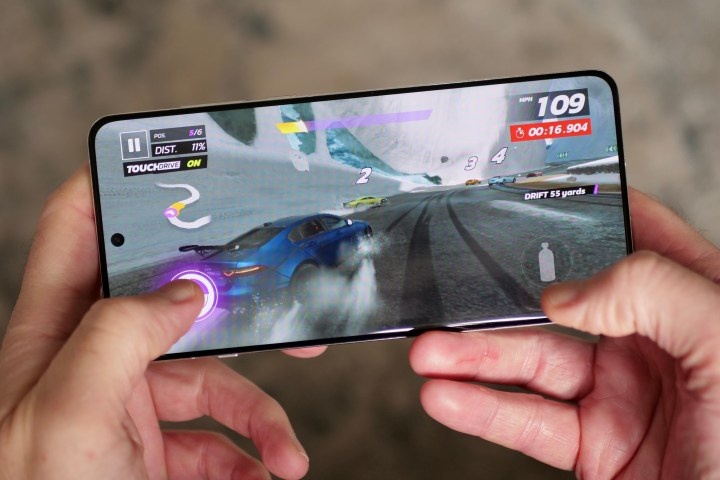 В требовательных играх более мощный процессор OnePlus 13 займёт лидирующую позицию