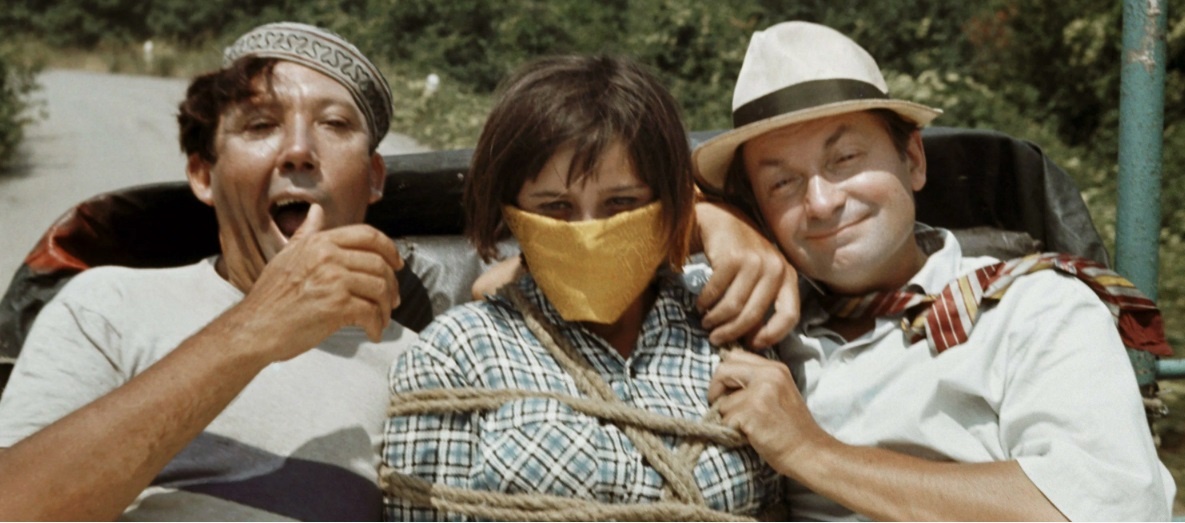 Скриншот автора. Трое в кадре любимой комедии. 