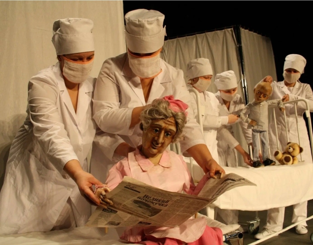 Фото из интернета. Спектакль "Оскар и розовая дама"