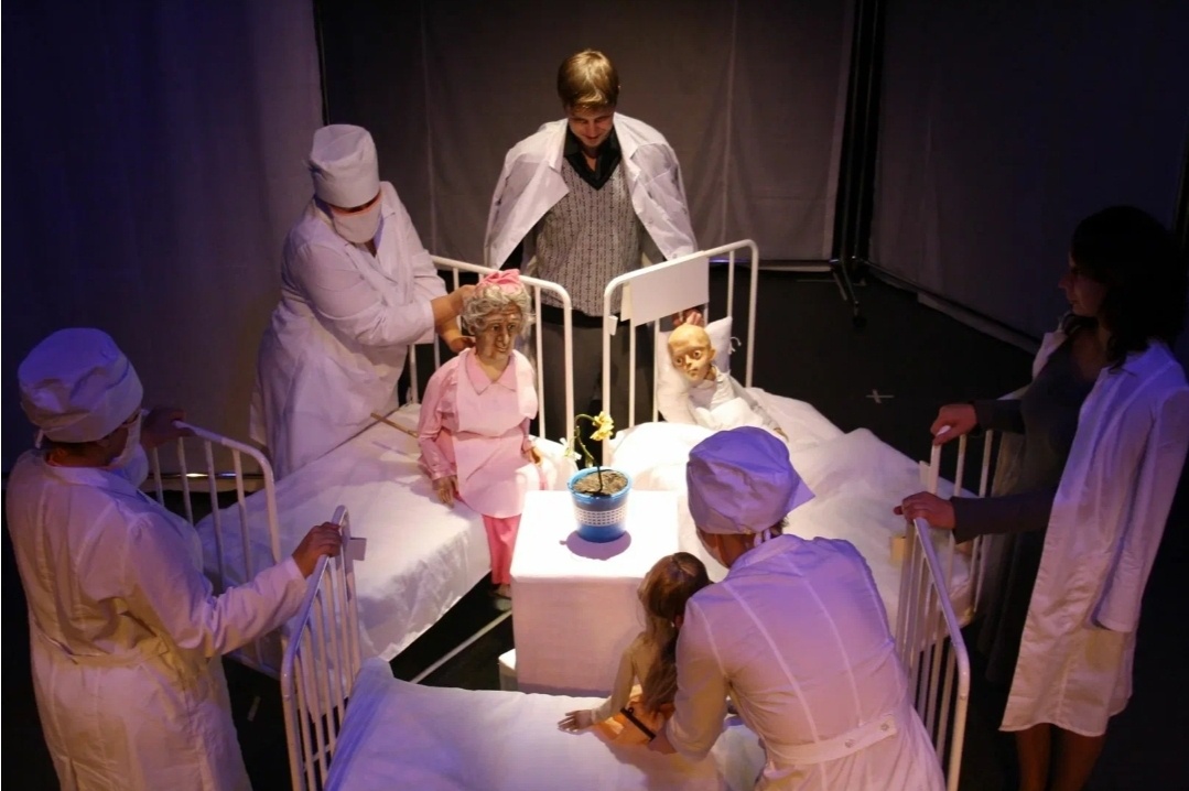 Фото из интернета. Спектакль "Оскар и розовая дама"