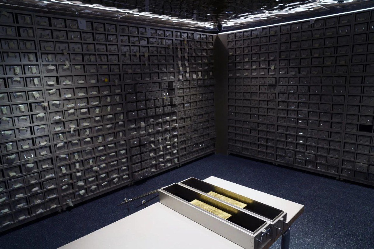 Депозитарии и золотохранилища.