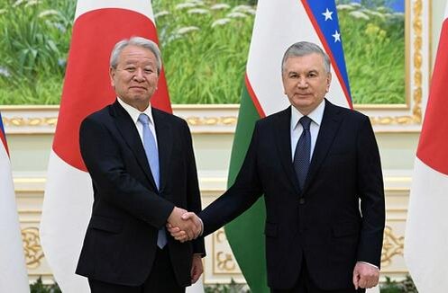 Акихико Танака и Шавкат Мирзиёев. Фото пресс-службы президента Узбекистана