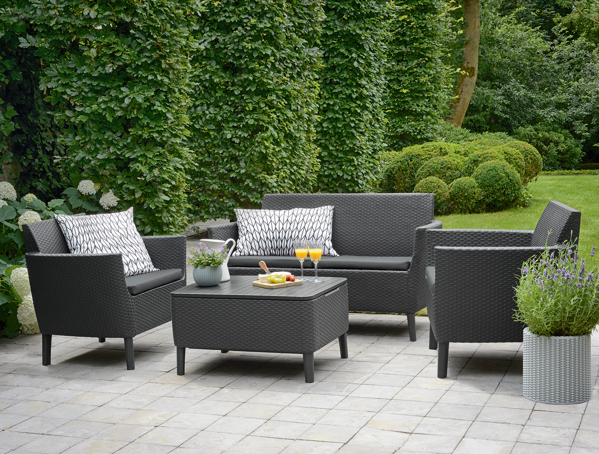 Использование мебели в саду