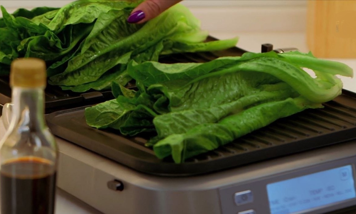 Салат на гриле, кадр из кулинарного шоу