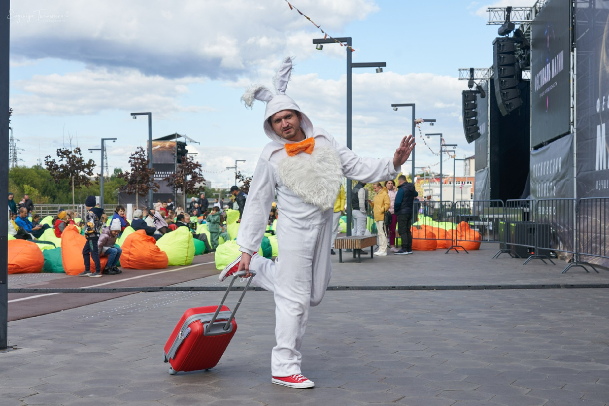 Кролик Рукосуев ведущий на день города