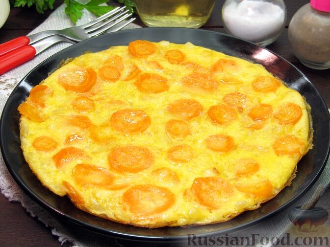 яйца, морковь, лук репчатый, соль, масло растительное