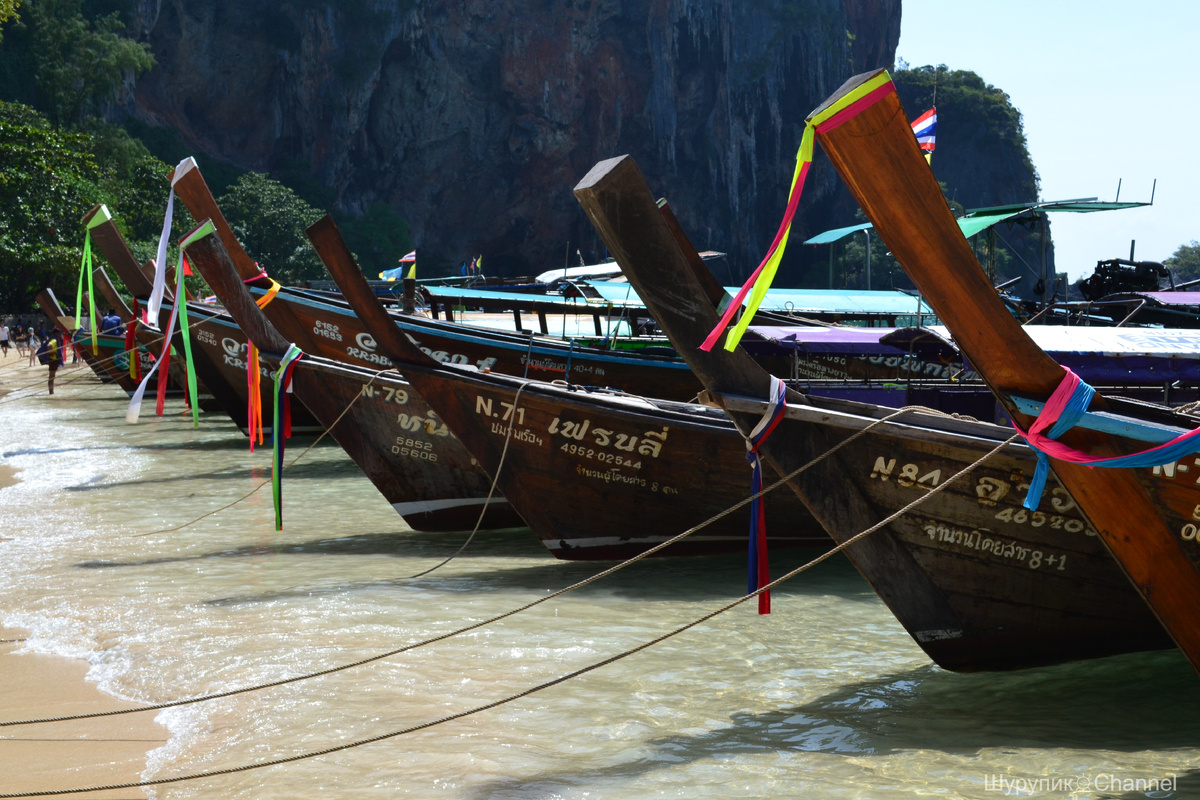 Тайские длиннохвостые лодки считаются одним из символов этой страны.