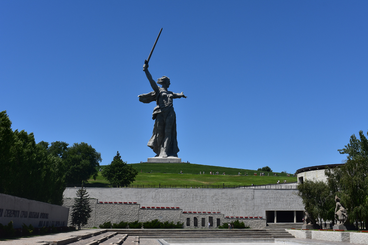 Основная достопримечательность находится на Мамаевом Кургане — монумент "Родина-мать зовёт!". В этом месте во время Сталинградской битвы проходили жестокие бои. 