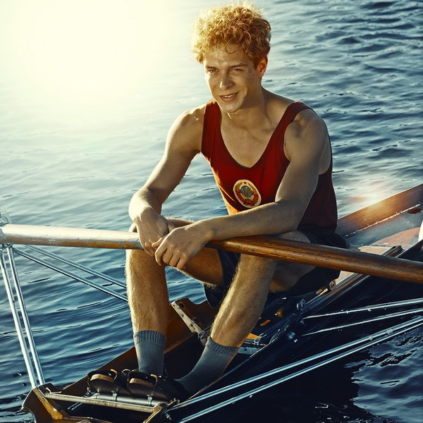     Глеб Калюжный осваивает академическую греблю в трейлере фильма «Первый на Олимпе»