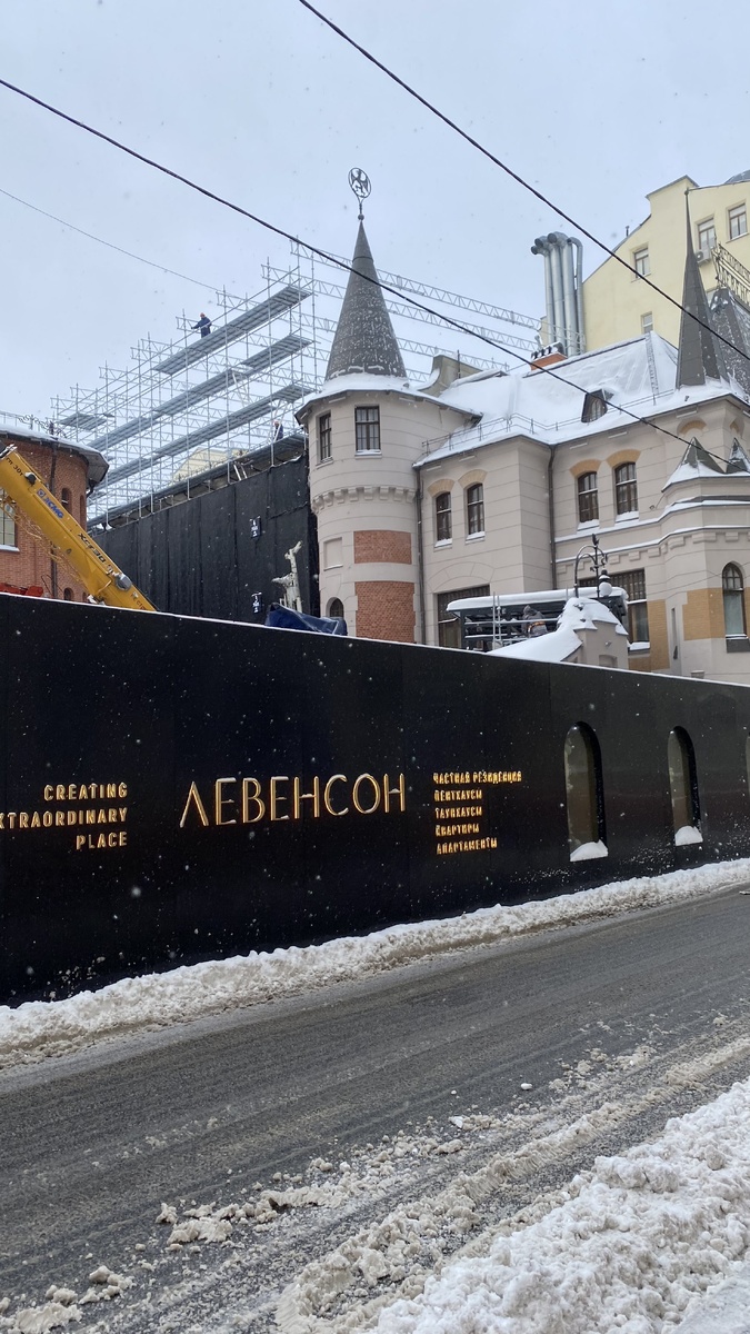 Вот так сейчас выглядит территория и само здание. Фото автора