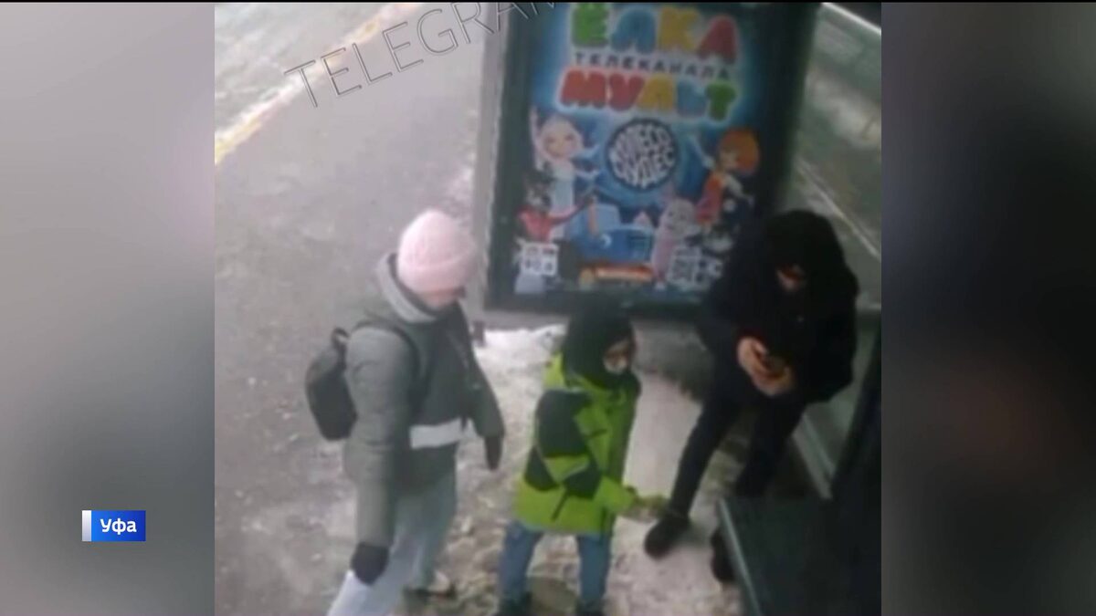    Согревались танцуя: забавное видео сняли на одной из остановок в Уфе