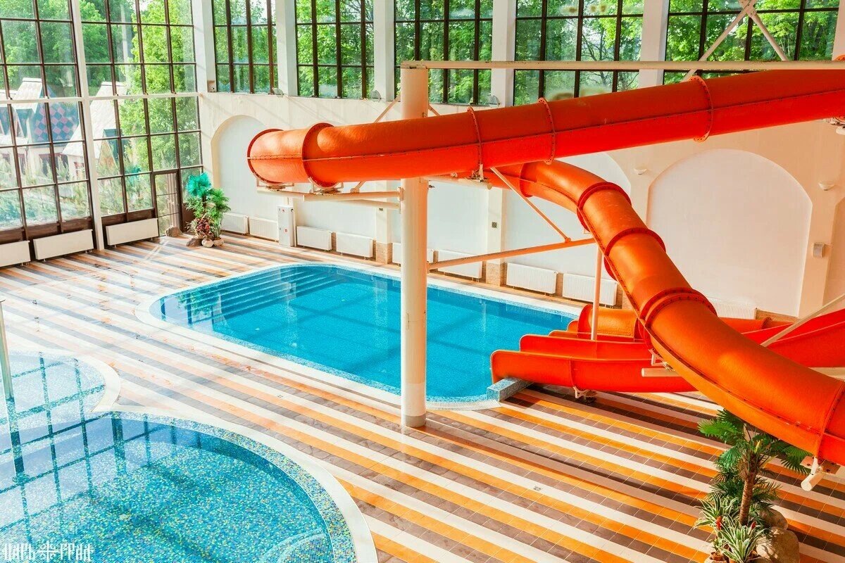 Водные горки и пара бассейнов находятся в закрытом помещении, поэтому работают круглый год. Фото: «Царьград» / Яндекс Путешествия
