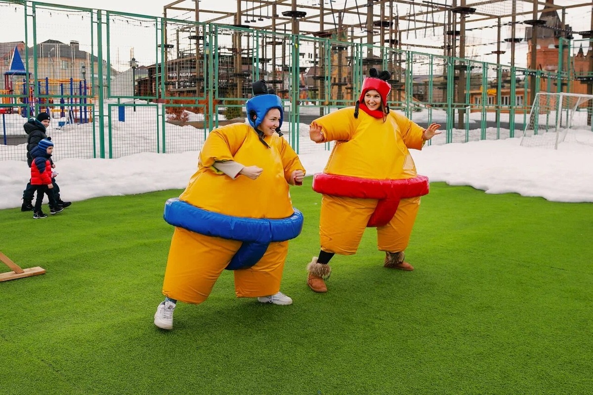 На территории отеля есть зона «Форт Боярд», где проводят соревнования для детей и взрослых. Фото: «Лачи» / Яндекс Путешествия