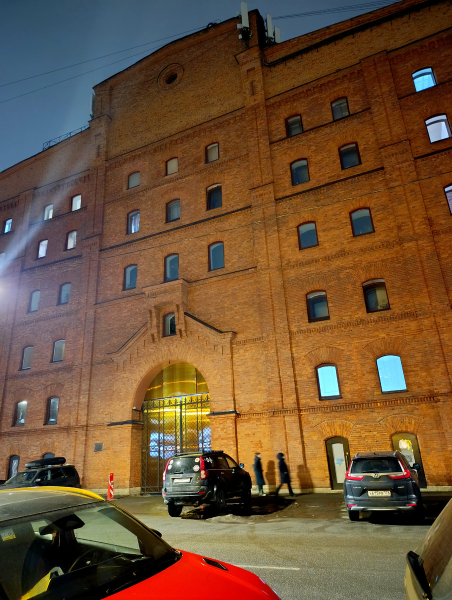 Все фото автора. Здание, в котором Ретро склад по Курляндской улице. 