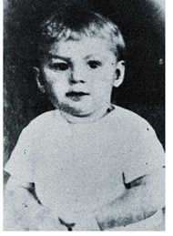 Лева Лившиц, двух лет, уроженец г. Белгорода, сожженный немецко-фашистскими оккупантами на Камышитовом заводе вместе с матерью Т. К. Лившиц на территории Михайловского сельского совета Белгородского района. Не позднее 1942 г.