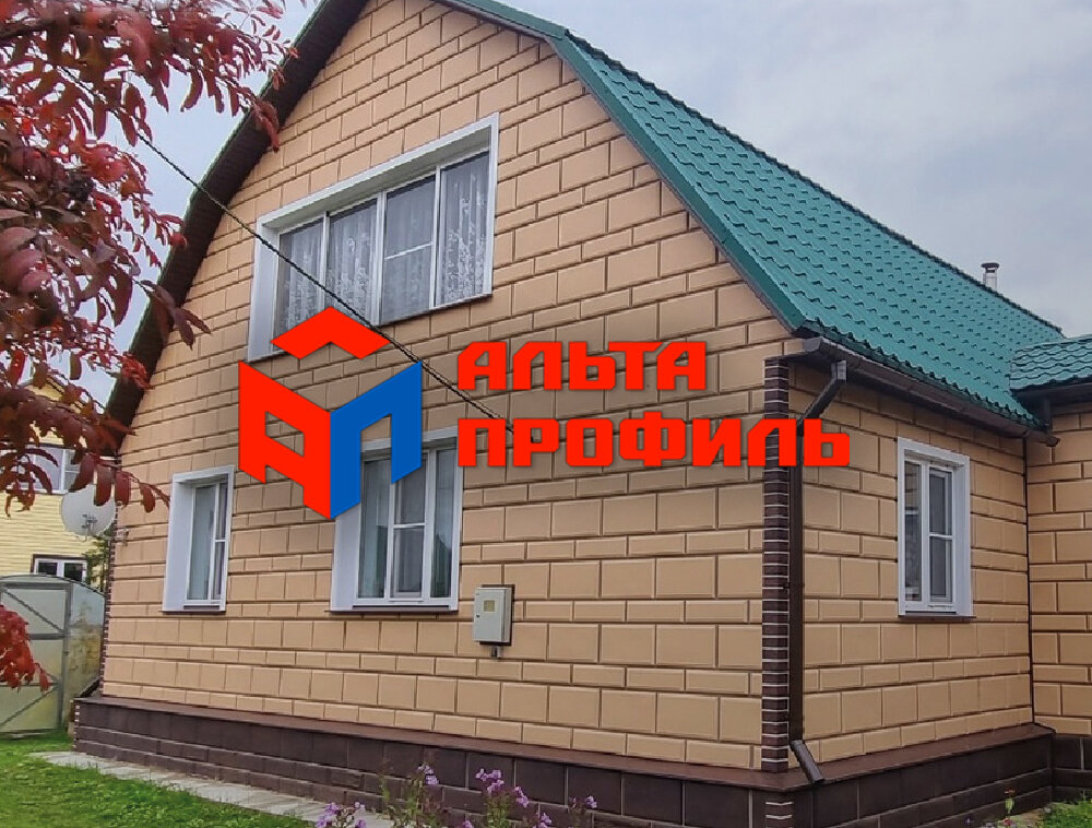 Фасадные панели Альта-Профиль Камень Флорентийский, цвет Песчанный и коричневый Источник фото: сообщество ВКонтакте "Фабрика окон и дверей | Устьянский район"