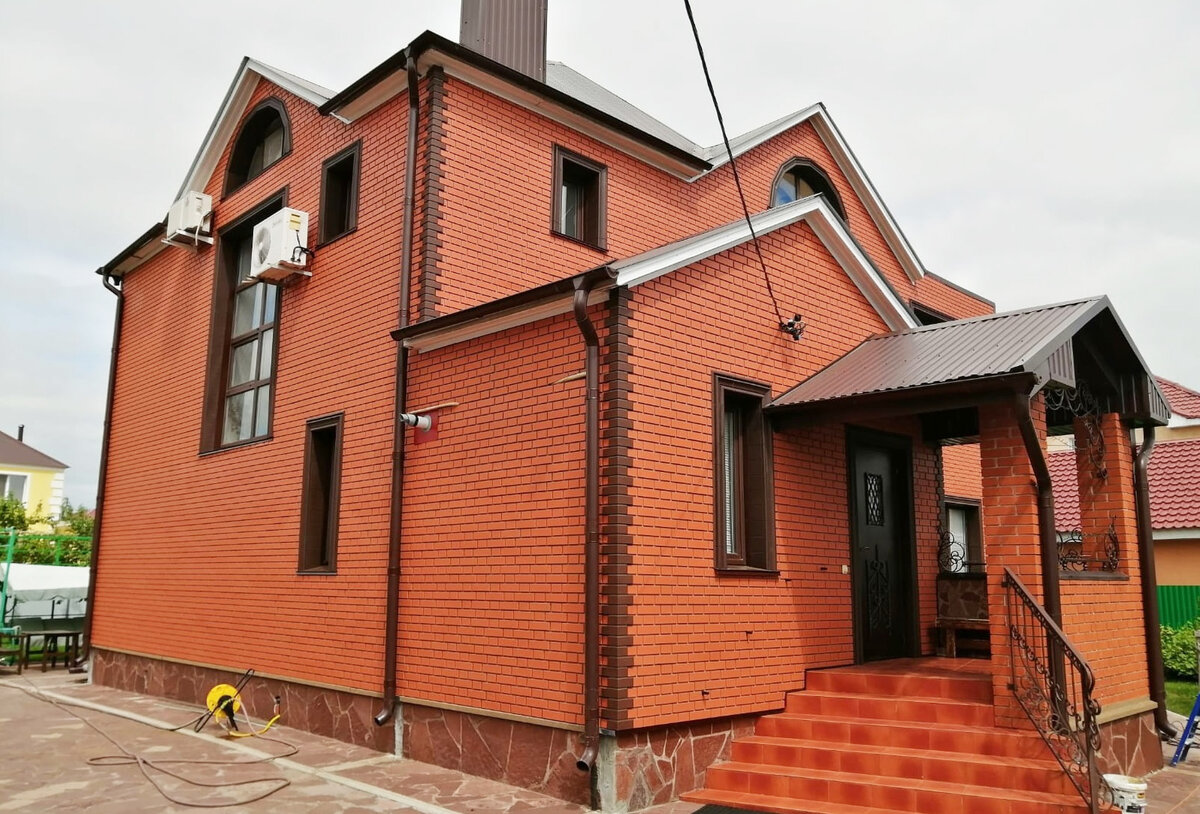 Фасадные панели Альта-Профиль, Кирпич Клинкерный, цвет Красный Источник фото: сообщество ВКонтакте "Альта-Профиль. Сеть фирменных салонов"