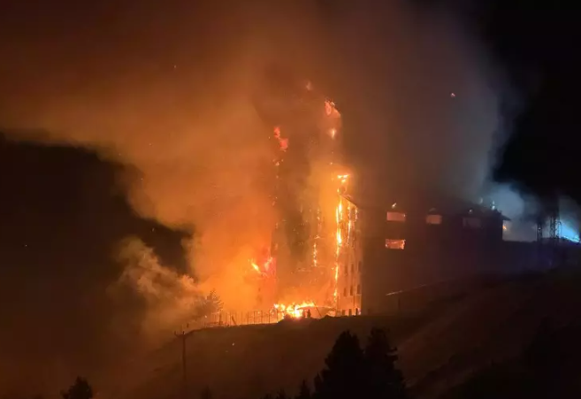 Момент пожара. Фото: турецкие СМИ