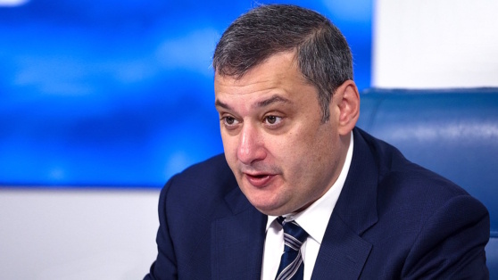    Хинштейн: чиновников Курской области обяжут сообщать о поездках за границу Роман Захаров