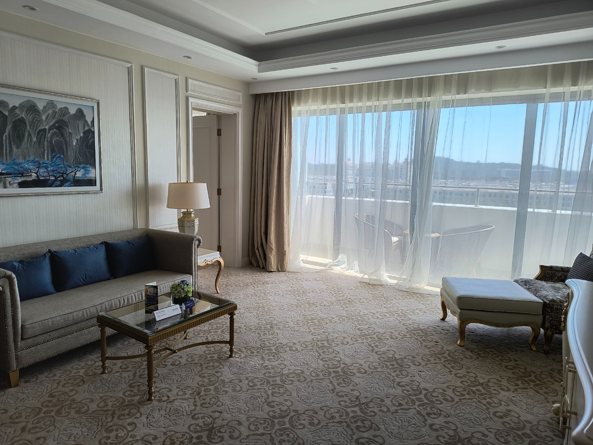 Два балкона с видом на бассейн и Сиамский залив