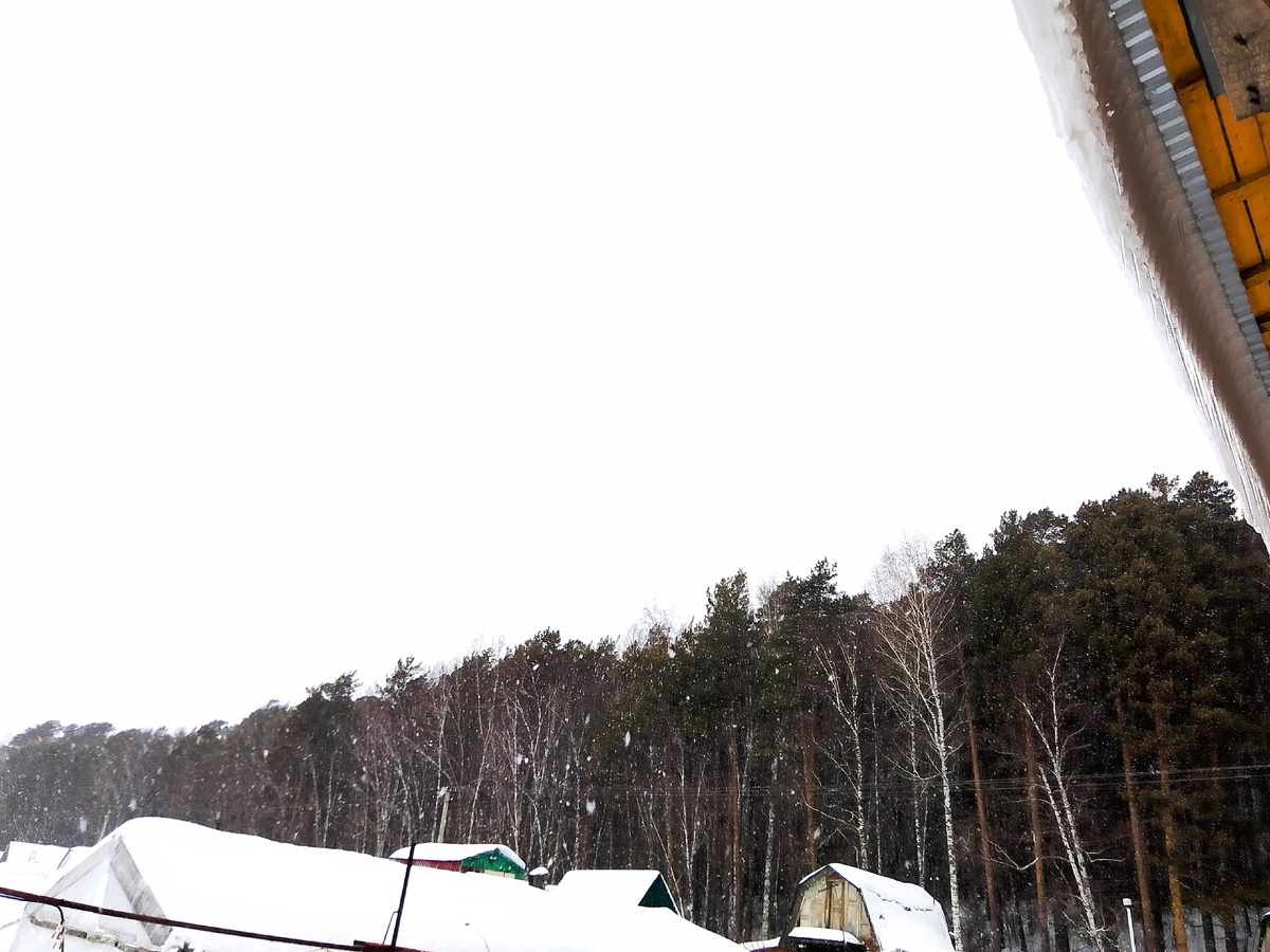 Фото автора, обратите внимание на сосульки их просто невероятное количество, давно я такого не видела