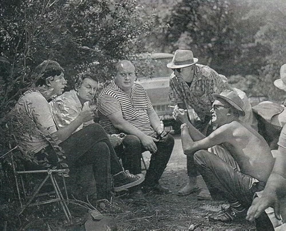 На съёмках «Кавказской пленницы» с режиссёром Гайдаем (справа). Фото из открытого доступа