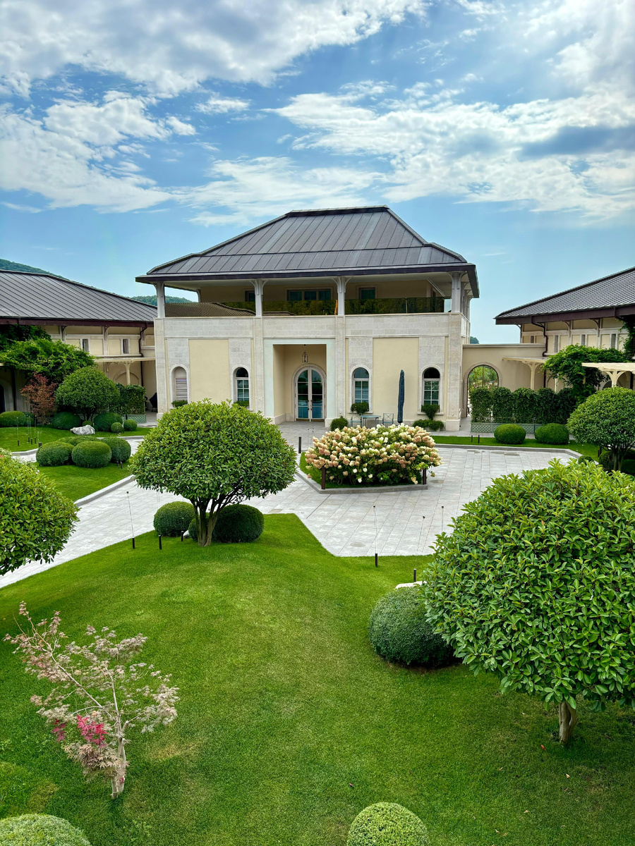 На территории винодельни