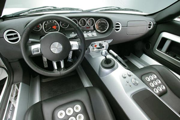Интерьер салона Ford GT (2003-2007)