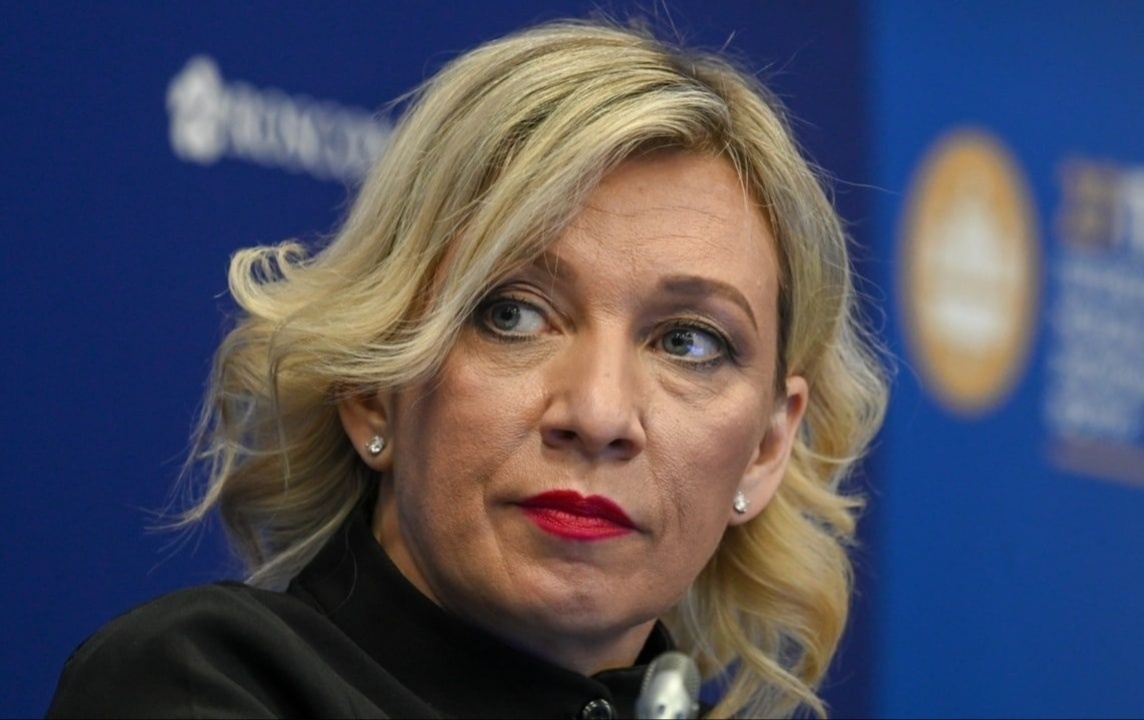    Захарова прокомментировала запрет флага ЛГБТ в посольствах США