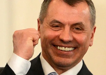    Глава крымского Госсовета Константинов решил научить Гренландию референдум проводить