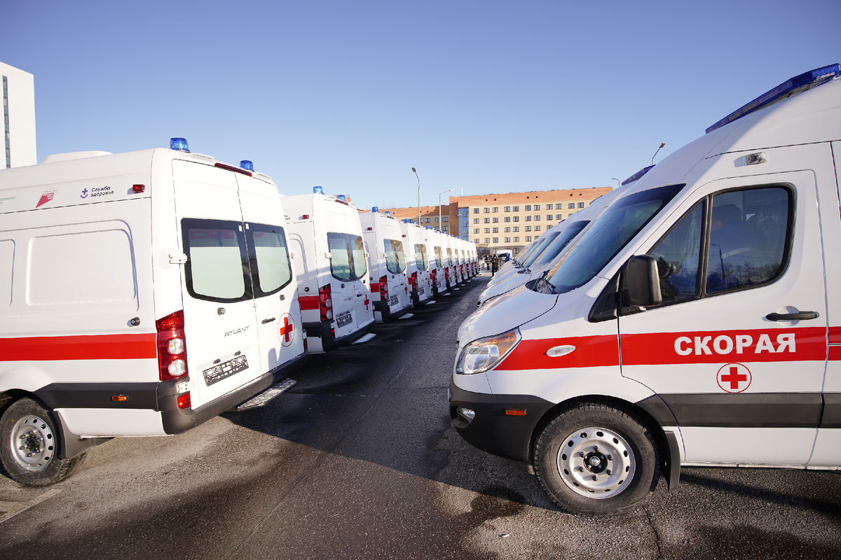 Центральные районные больницы получили 50 новых автомобилей скорой помощи. Фото: © Владимир Васильев / «Татар-информ»