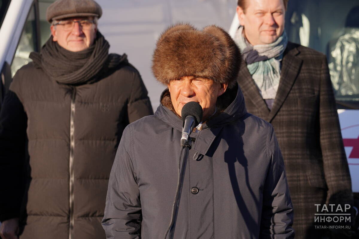 ​Рустам Минниханов: «Мы имеем возможность провести приятную акцию, вручить санитарные автомобили»Фото: © Владимир Васильев / «Татар-информ»