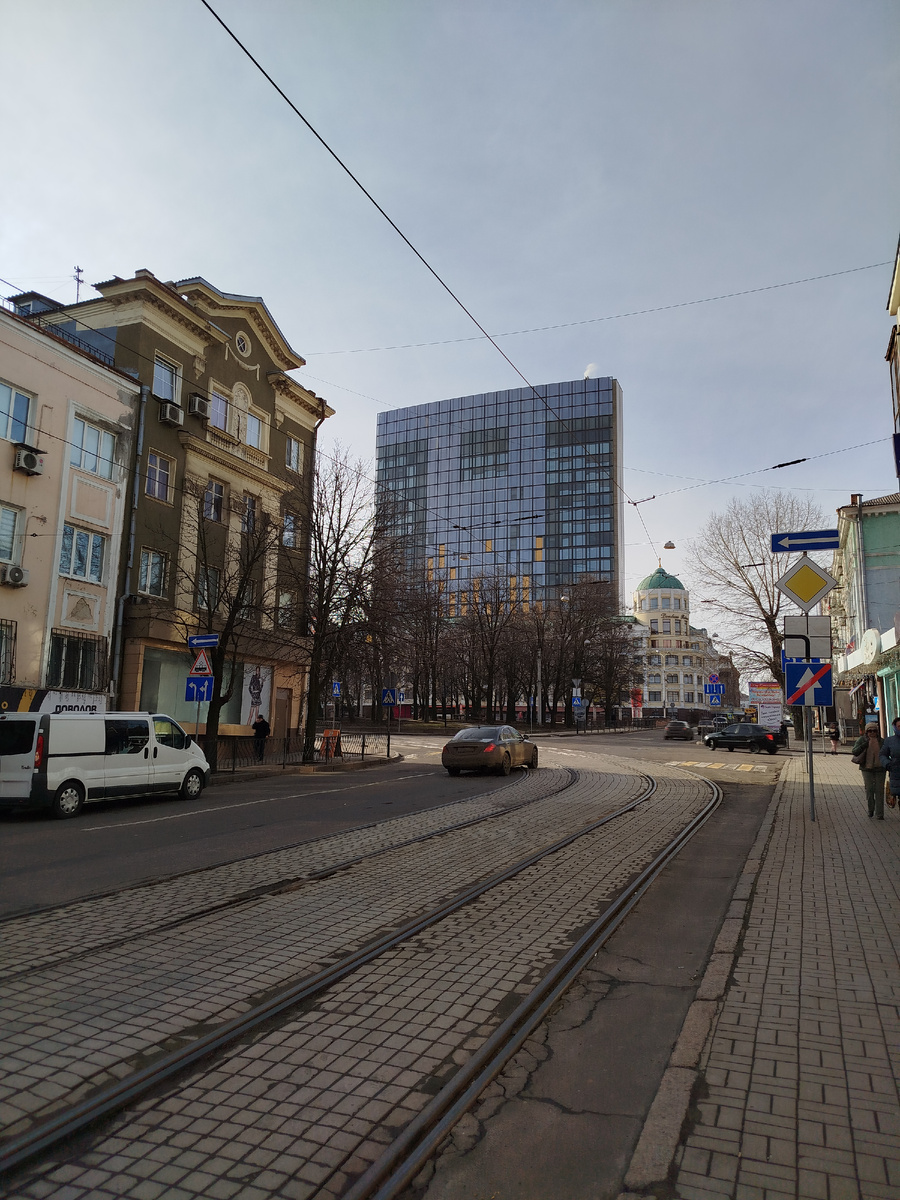 Гостиница "Донбасс Палас" и бизнес центр "Пушкинский".