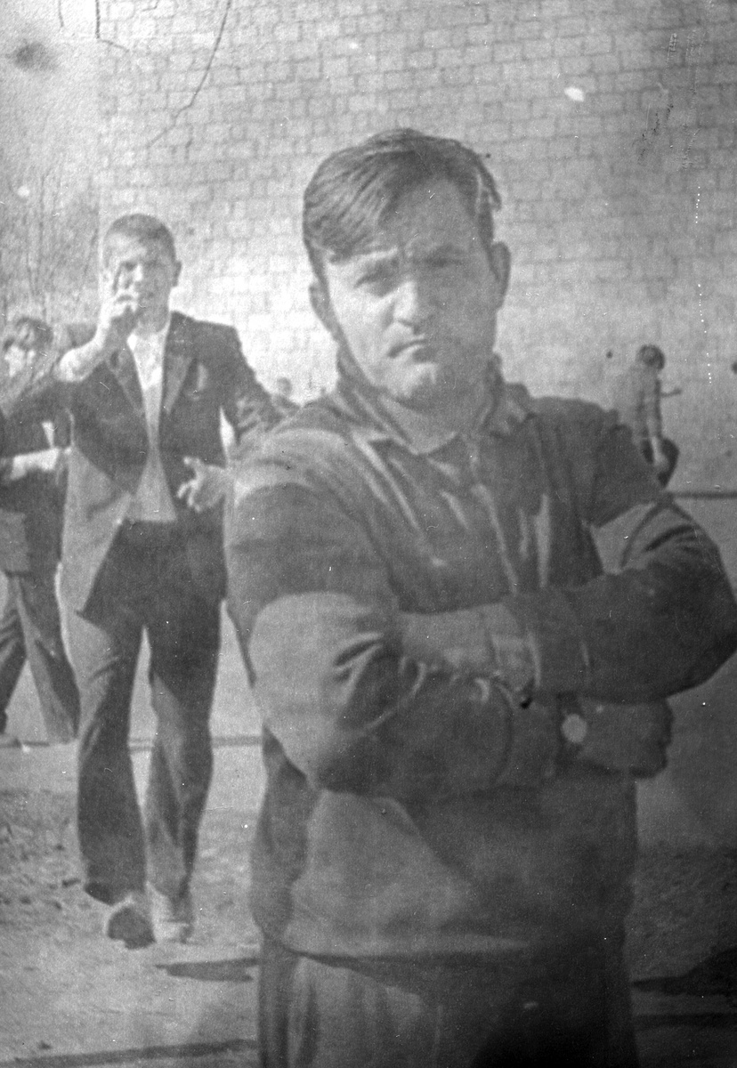 Евгений Александрович. Игорь спешит подставить рожки, не успел.