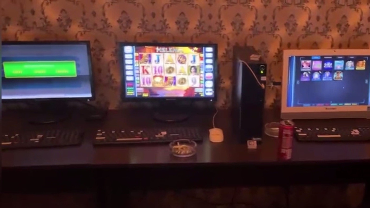     Источник: Стоп-кадр видео ГУ МВД РФ по Петербургу