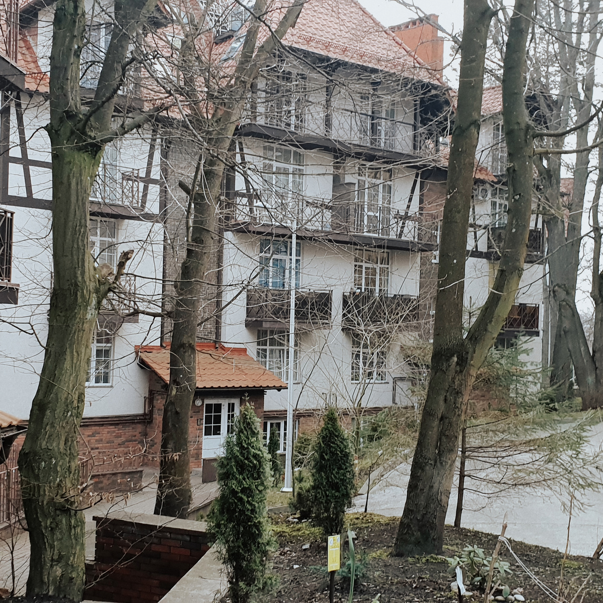 Дом, в котором жили мы, с прямым видом на озеро