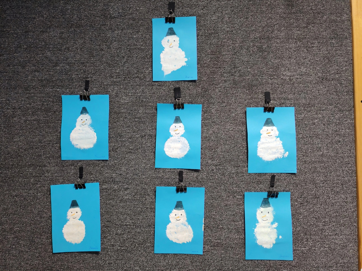 Снеговики в яслях