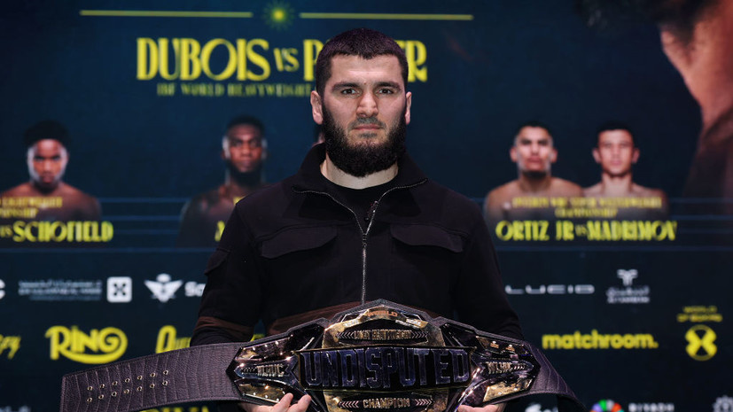     Артур Бетербиев Gettyimages.ru