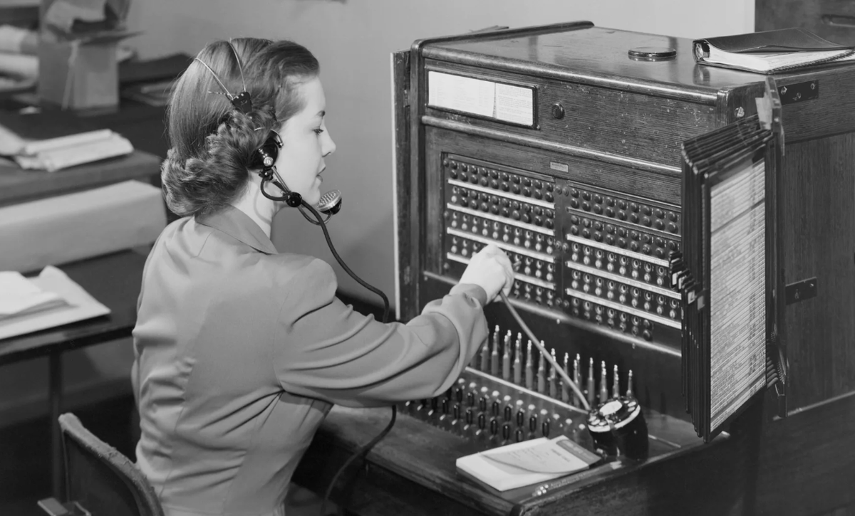 Телефонистка за работой