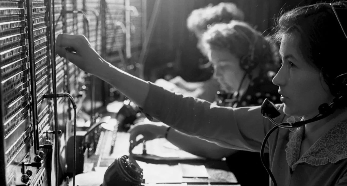 Телефонистки за работой