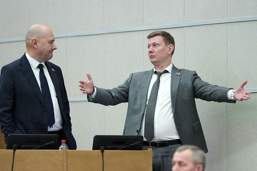    Депутаты в Госдуме оказались щедрыми: почему не дать 3,5 млрд Таджикистану? Ну, а сироты и многодетные - пусть в регионах этим занимаются.