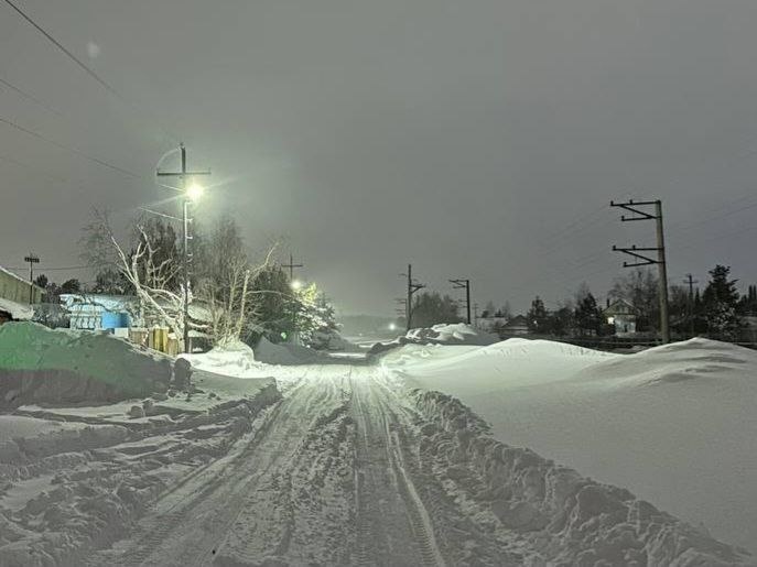    Дополнительное освещение провели сургутские энергетики к школе между дачными поселками