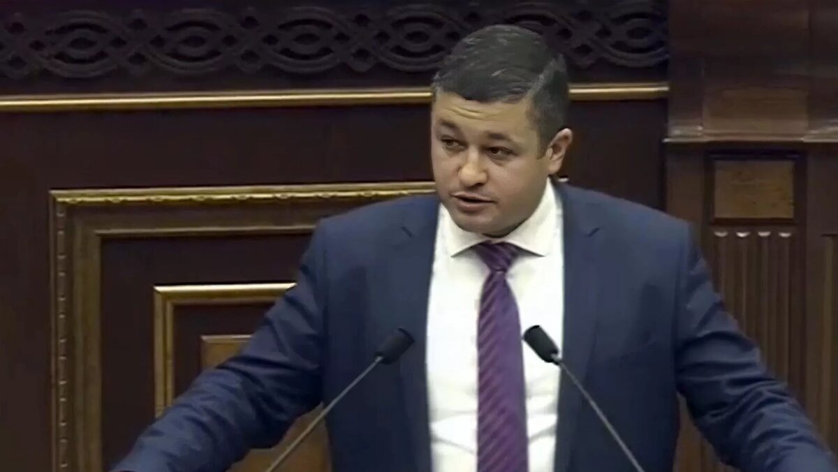 © Photo : press office of the Parliament of Armenia