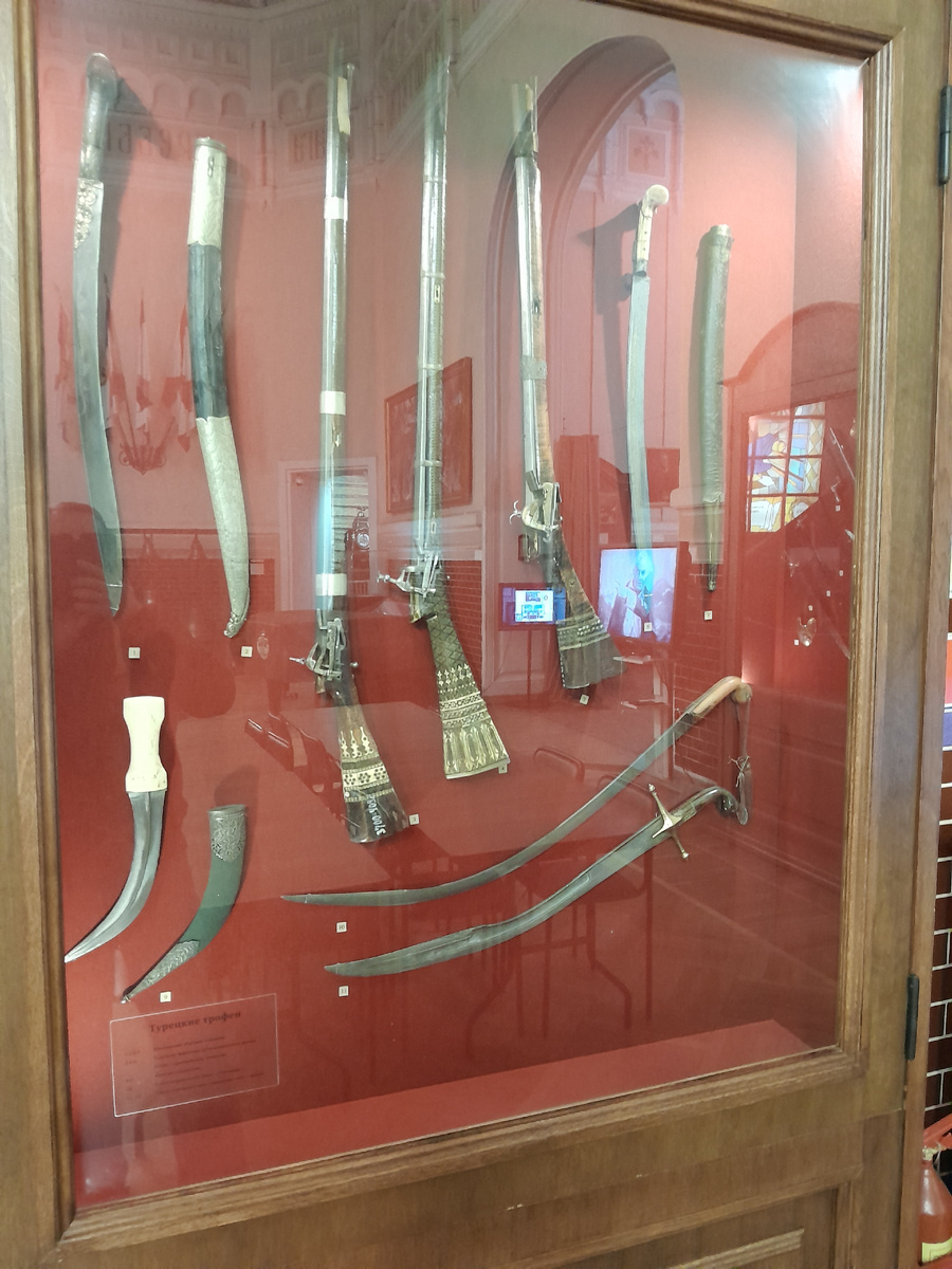 Образцы турецкого вооружения (фото автора)