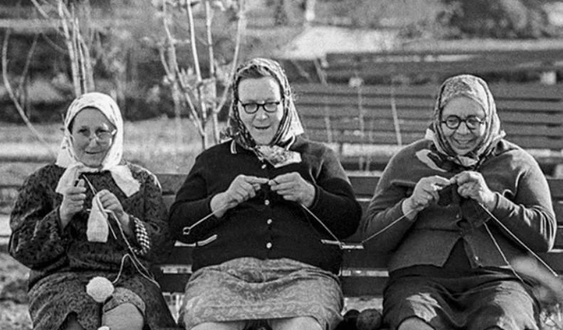 Почему Брежнев в 1967 году снизил пенсионный возраст, а сейчас только поднимают. Разбираемся вместе